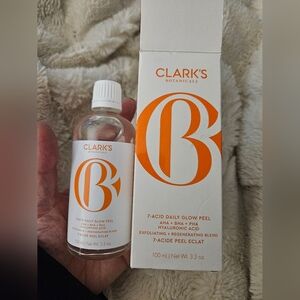 7-Acid Daily Glow Peel - White and Orange